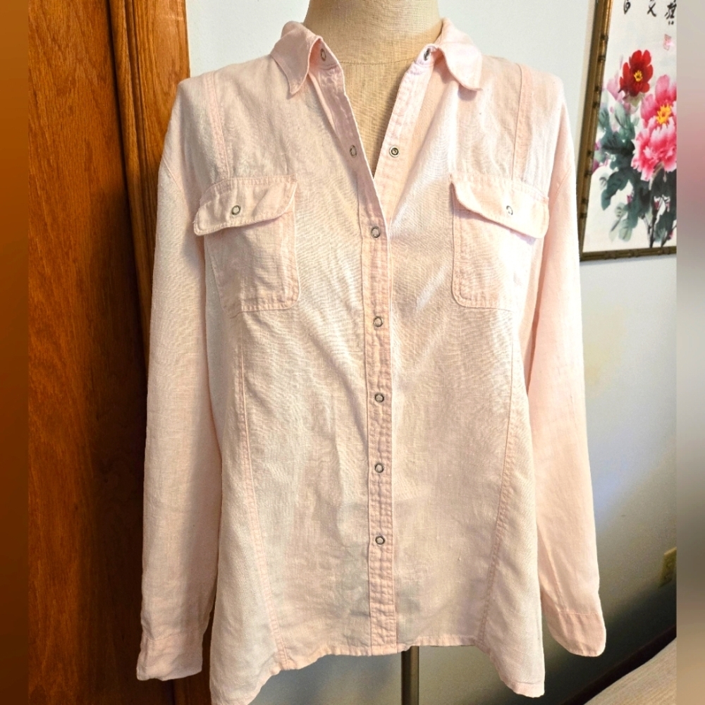 CHICO'S LIGHT PINK 100% LINEN BUTTON-DOWN LONG-SLEEVED W/SNAP BUTTONS. SIZE 2.